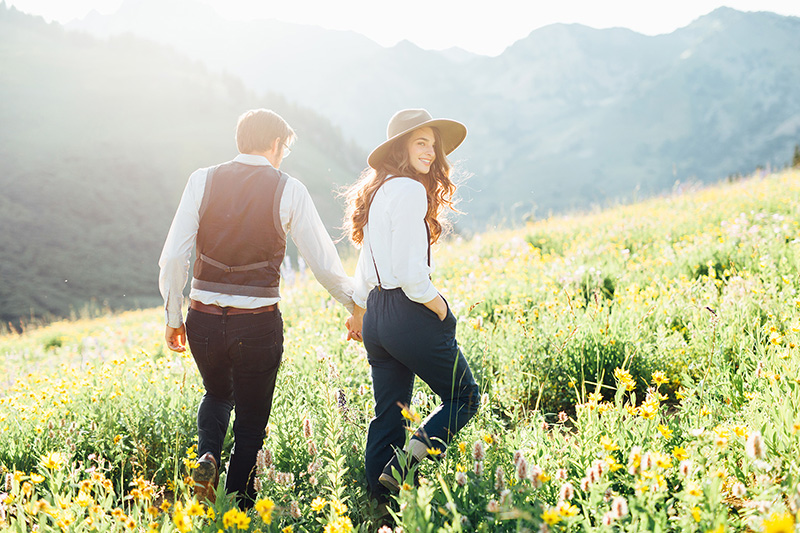 Amazing-Health-Benefits-Of-Relationships-Couple-Walking-Mountains