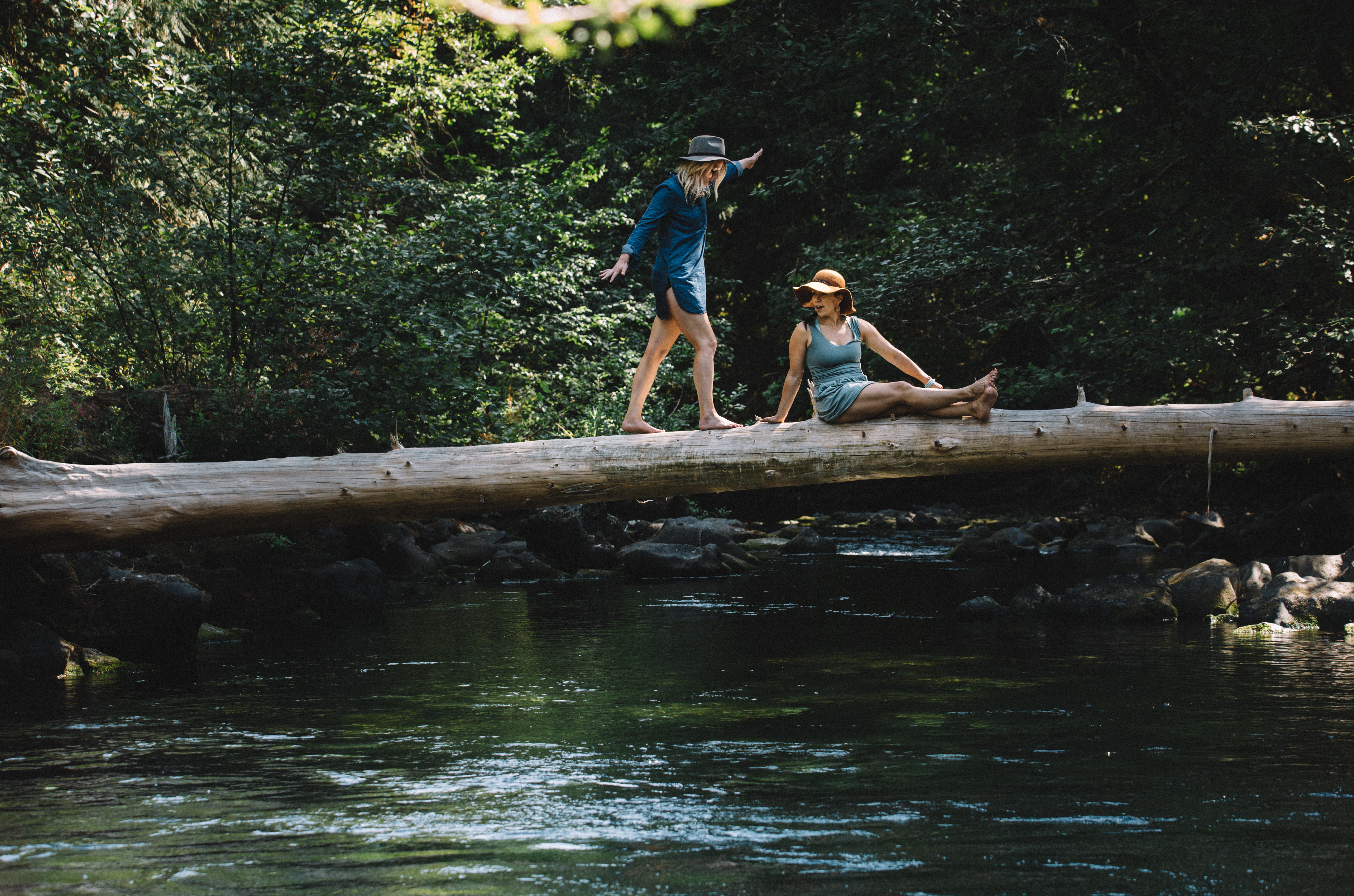 Find-balance-women-on-log